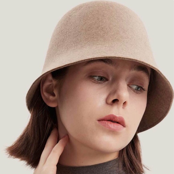 Wide brim Cloche Vintage circular design, clean-lined felt 100% Wool RED HAT - Picture 2 of 6